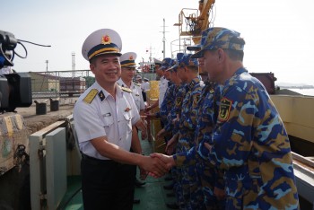 Mang quà Tết sớm tới Đặc khu Trường Sa