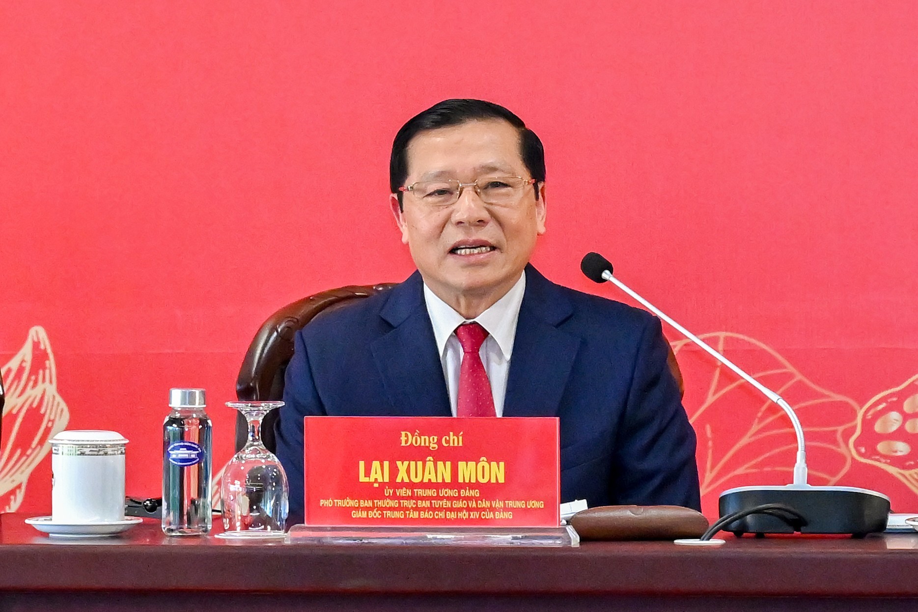 Bồi đắp niềm tin và khát vọng phát triển đất nước phồn vinh, văn minh, hạnh phúc Bồi đắp niềm tin và khát vọng phát triển đất nước phồn vinh, văn minh, hạnh phúc