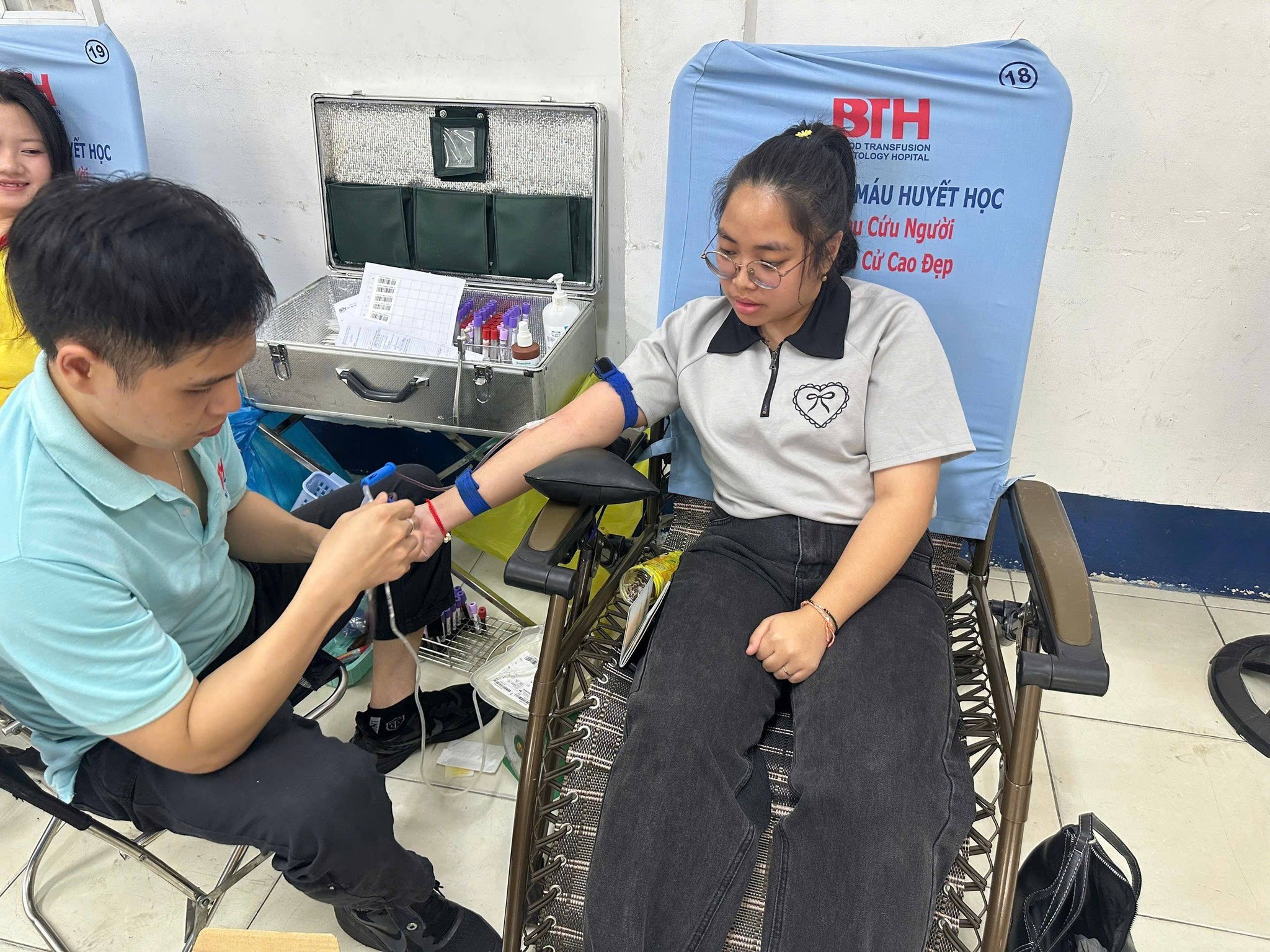 23 sinh viên Lào - Campuchia tham gia ngày hội hiến máu tình nguyện 2026 23 sinh viên Lào - Campuchia tham gia ngày hội hiến máu tình nguyện 2026