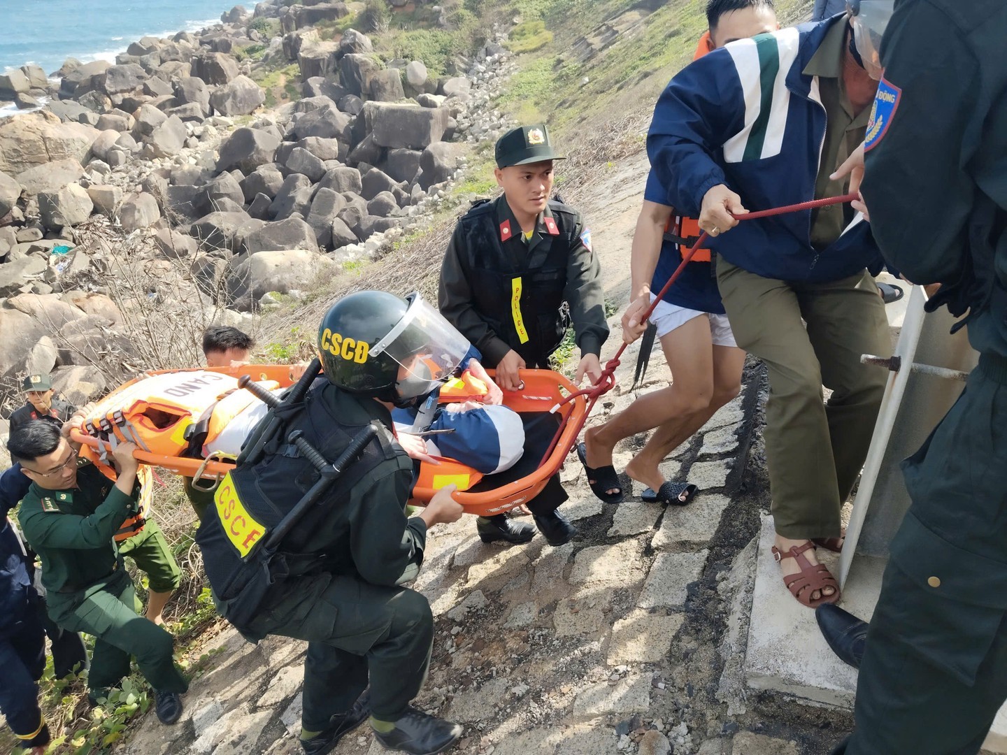 Liên tiếp cứu sống du khách nước ngoài ở Việt Nam