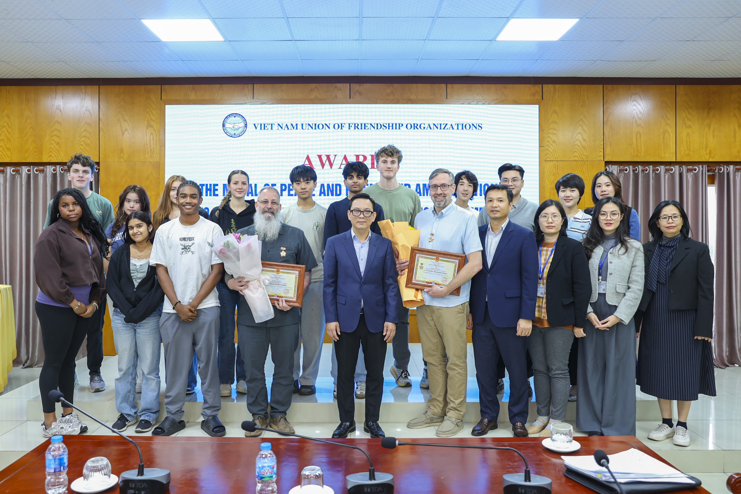 Ghi nhận đóng góp của 2 giáo viên Trường THPT George trong thúc đẩy giao lưu nhân dân Việt - Mỹ