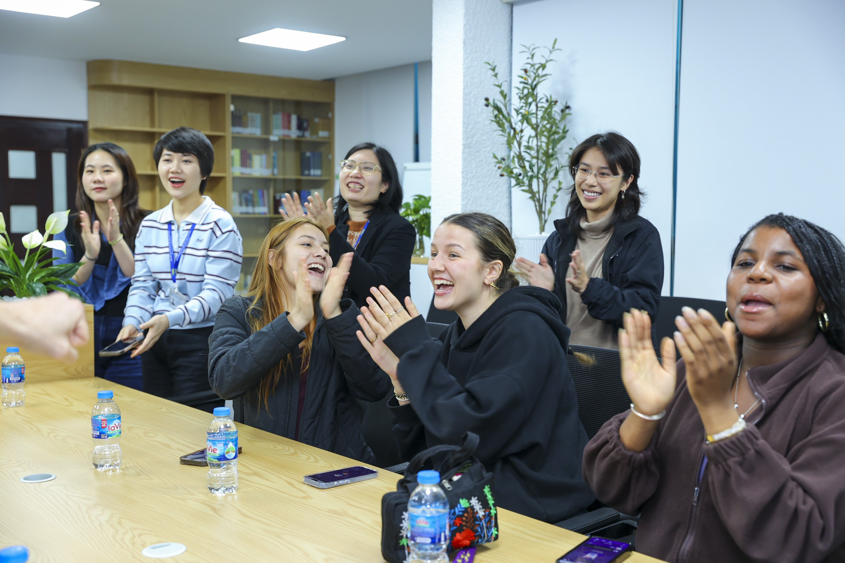 Ghi nhận đóng góp của 2 giáo viên Trường THPT George trong thúc đẩy giao lưu nhân dân Việt - Mỹ