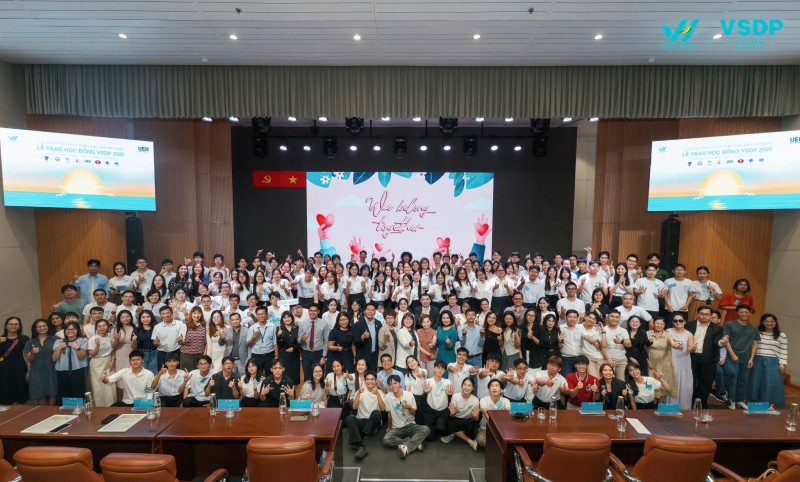 VietHope viện trợ 163 suất học bổng cho học sinh, sinh viên có hoàn cảnh khó khăn tại Huế VietHope viện trợ 163 suất học bổng cho học sinh, sinh viên có hoàn cảnh khó khăn tại Huế