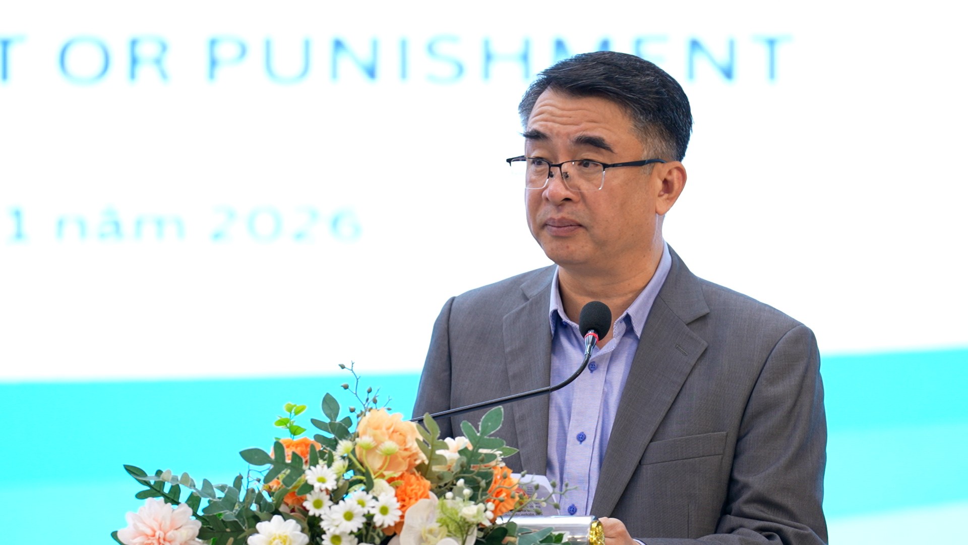 Đại tá Trần Viết Trung, Phó Cục trưởng Cục Đối ngoại, Bộ Công an phát biểu khai mạc hội thảo. Đại tá Trần Viết Trung, Phó Cục trưởng Cục Đối ngoại, Bộ Công an phát biểu khai mạc hội thảo.