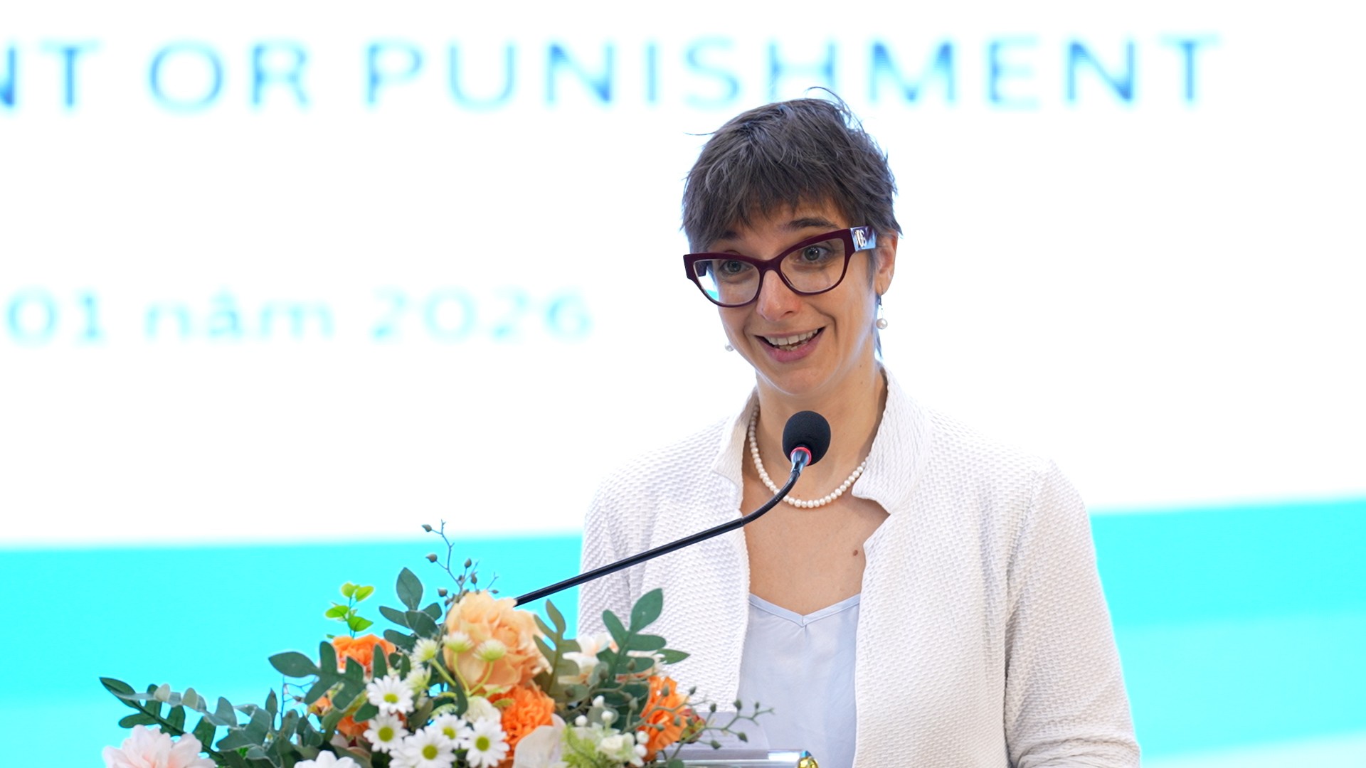 Bà Federica Dispenza đánh giá, hội thảo đã thể hiện một bước tiến tích cực và mang tính xây dựng trong quá trình Việt Nam tham gia và gắn kết với hệ thống nhân quyền quốc tế. Bà Federica Dispenza đánh giá, hội thảo đã thể hiện một bước tiến tích cực và mang tính xây dựng trong quá trình Việt Nam tham gia và gắn kết với hệ thống nhân quyền quốc tế.