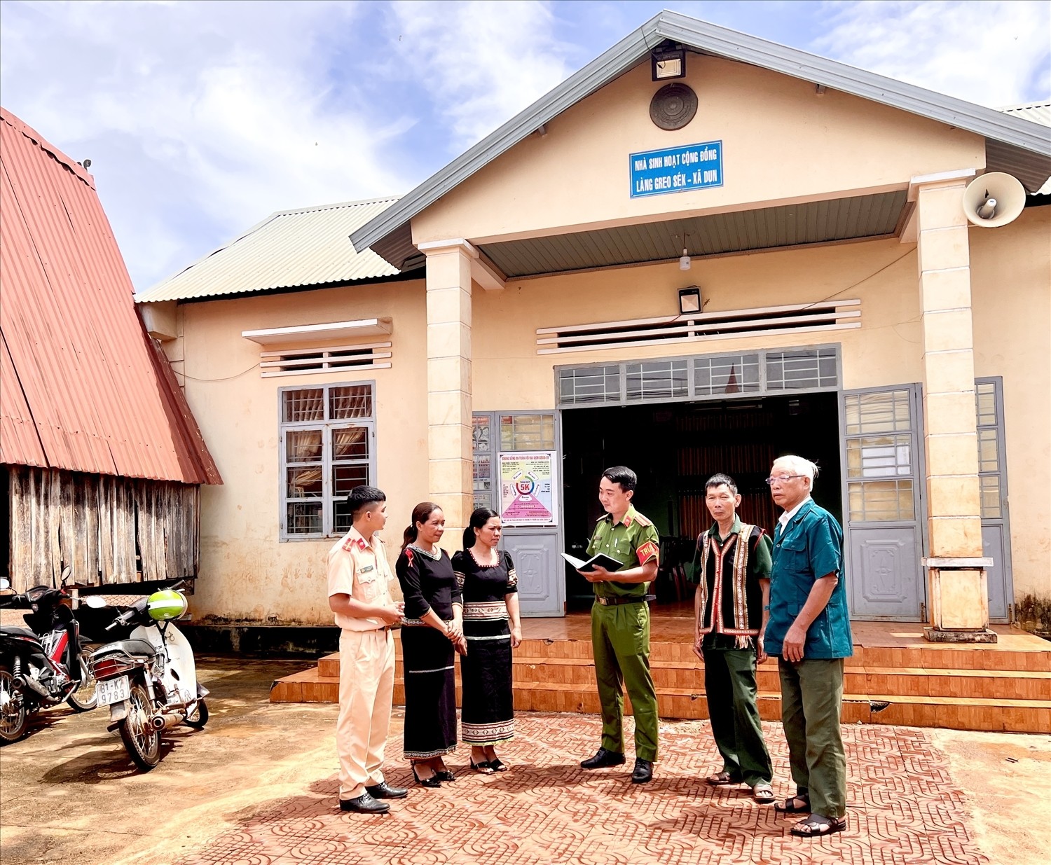 Tỉnh Gia Lai tích cực tuyên truyền, nâng cao kiến thức pháp luật của người dân Tỉnh Gia Lai tích cực tuyên truyền, nâng cao kiến thức pháp luật của người dân