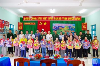 xuan bien phong am long dan ban mang tet den khu vuc bien gioi bien ca na