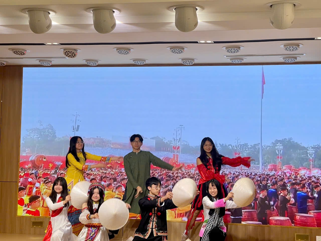 “Hành trình đỏ” - chuyến đi của ký ức, tri thức và kết nối tương lai Việt – Trung “Hành trình đỏ” - chuyến đi của ký ức, tri thức và kết nối tương lai Việt – Trung