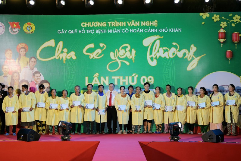 “Chia sẻ yêu thương” lần thứ 9: Gây quỹ hơn 2,4 tỷ đồng hỗ trợ bệnh nhân khó khăn