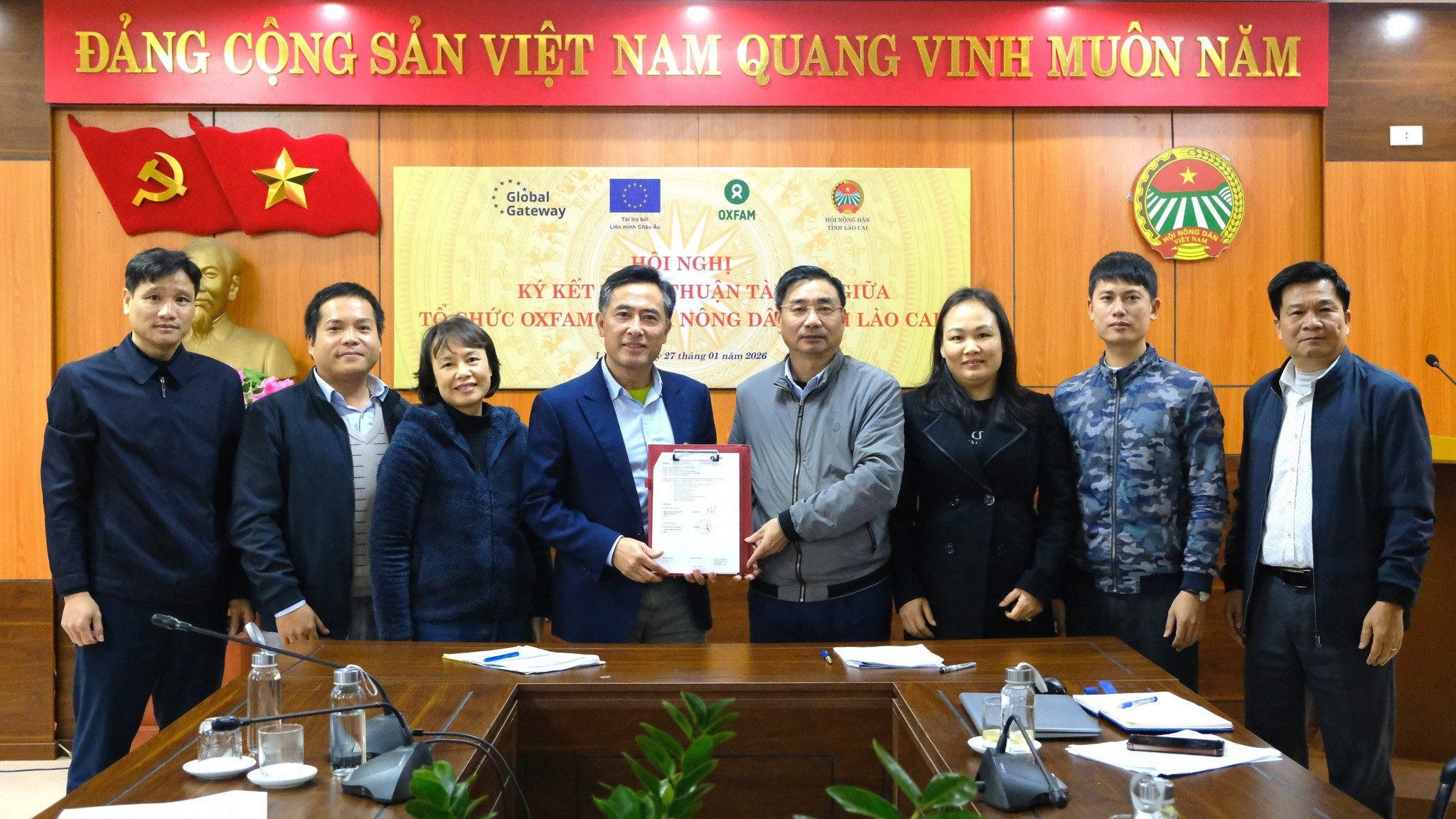 Oxfam tại Việt Nam hỗ trợ phụ nữ Dao Đỏ phát triển dược liệu gắn với tri thức bản địa