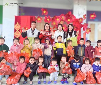 GNI trao 388 đôi giày cho học sinh vùng khó khăn tại Tuyên Quang