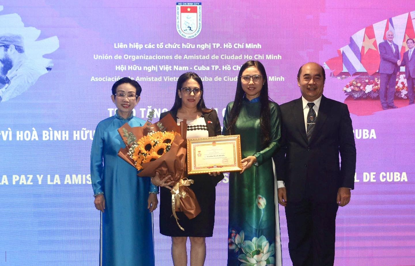 Gặp mặt đoàn kết nhân dân Việt Nam - Cuba kỷ niệm 67 năm Quốc khánh Cuba Gặp mặt đoàn kết nhân dân Việt Nam - Cuba kỷ niệm 67 năm Quốc khánh Cuba