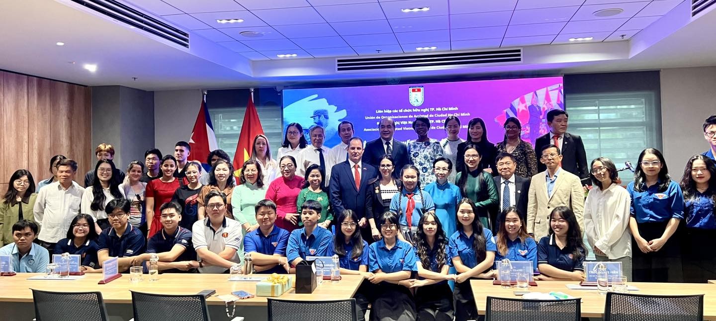 Gặp mặt đoàn kết nhân dân Việt Nam - Cuba kỷ niệm 67 năm Quốc khánh Cuba Gặp mặt đoàn kết nhân dân Việt Nam - Cuba kỷ niệm 67 năm Quốc khánh Cuba