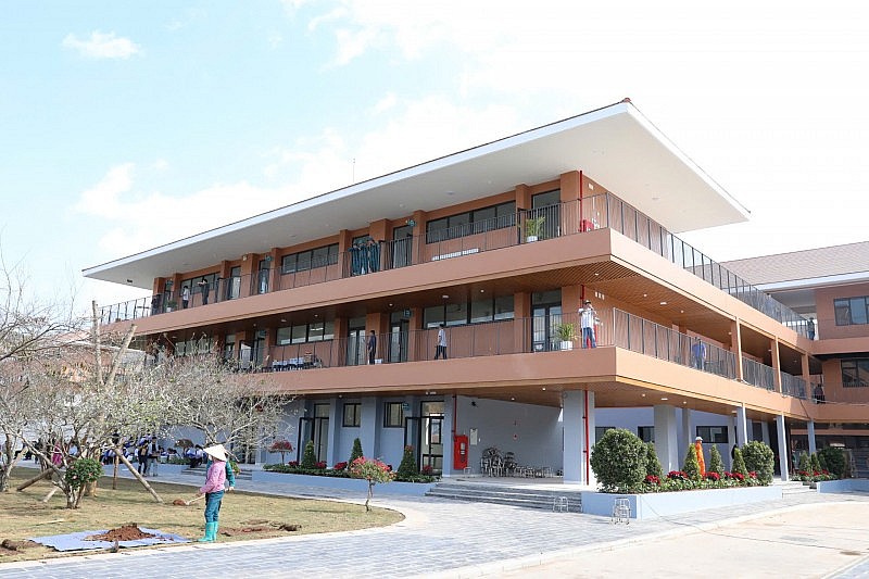 Trường liên cấp đầu tiên của cả nước mở cánh cửa học tập nơi cực Tây Tổ quốc