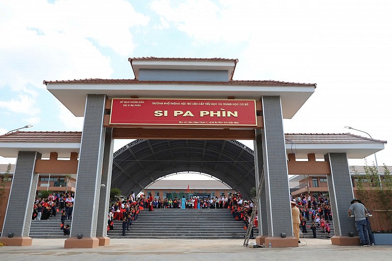 Trường liên cấp đầu tiên của cả nước mở cánh cửa học tập nơi cực Tây Tổ quốc