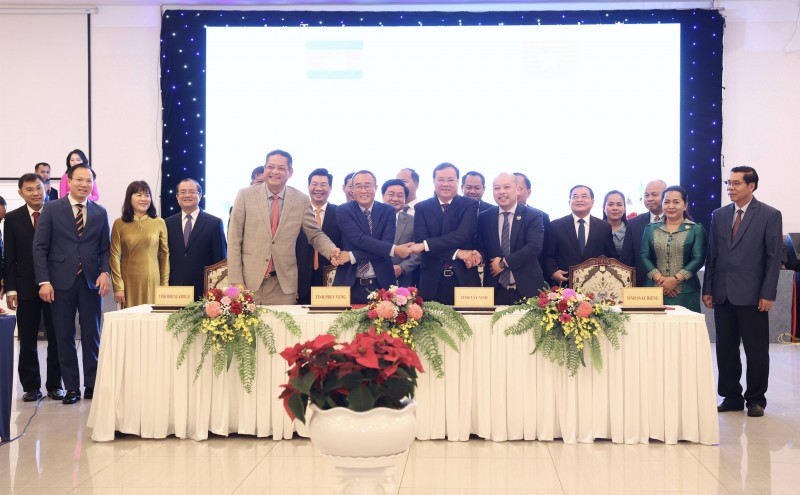 Tây Ninh ký kết Thỏa thuận hợp tác toàn diện với Svay Rieng, Prey Veng và Tboung Khmum (Campuchia)