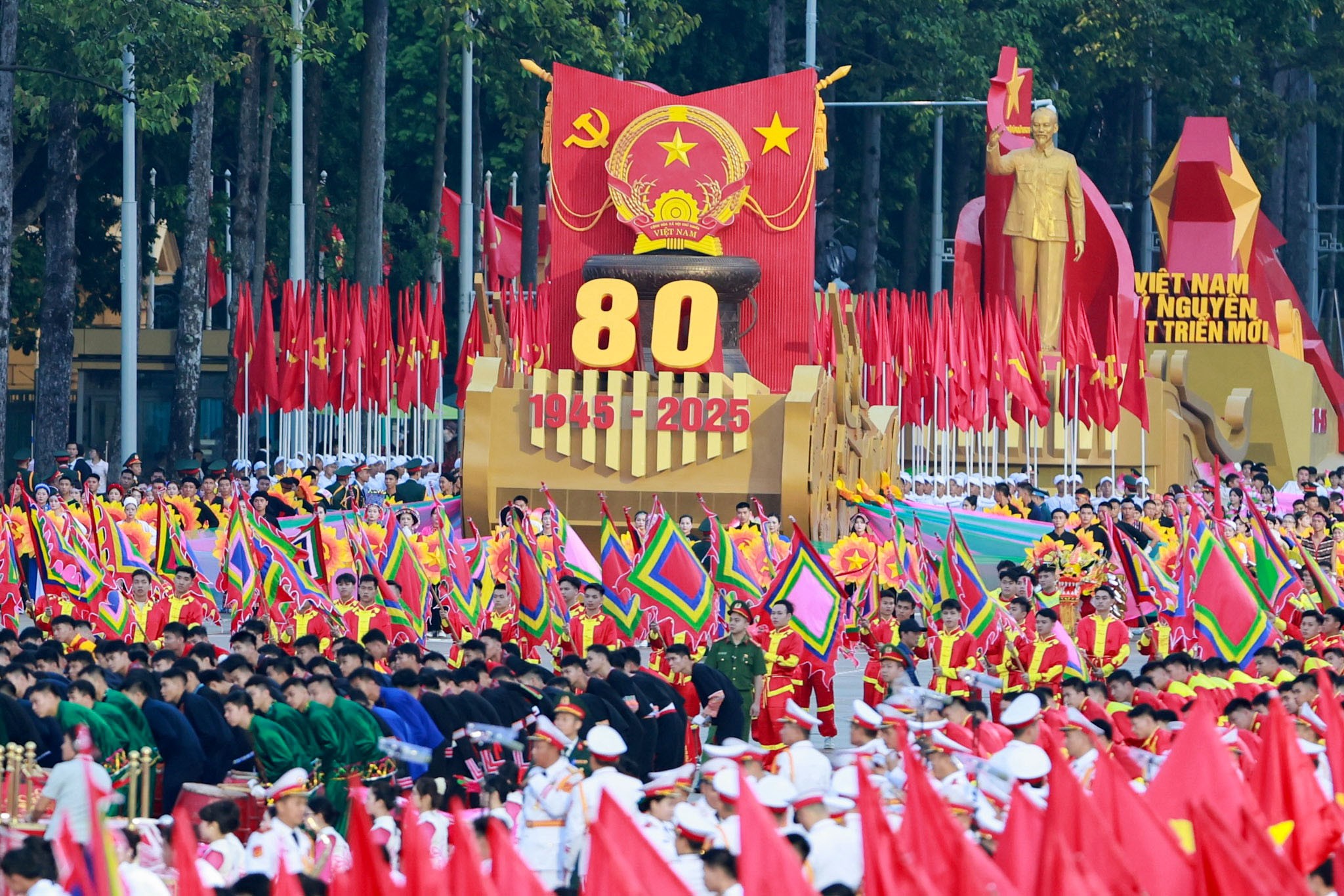 Vững bước dưới cờ Đảng