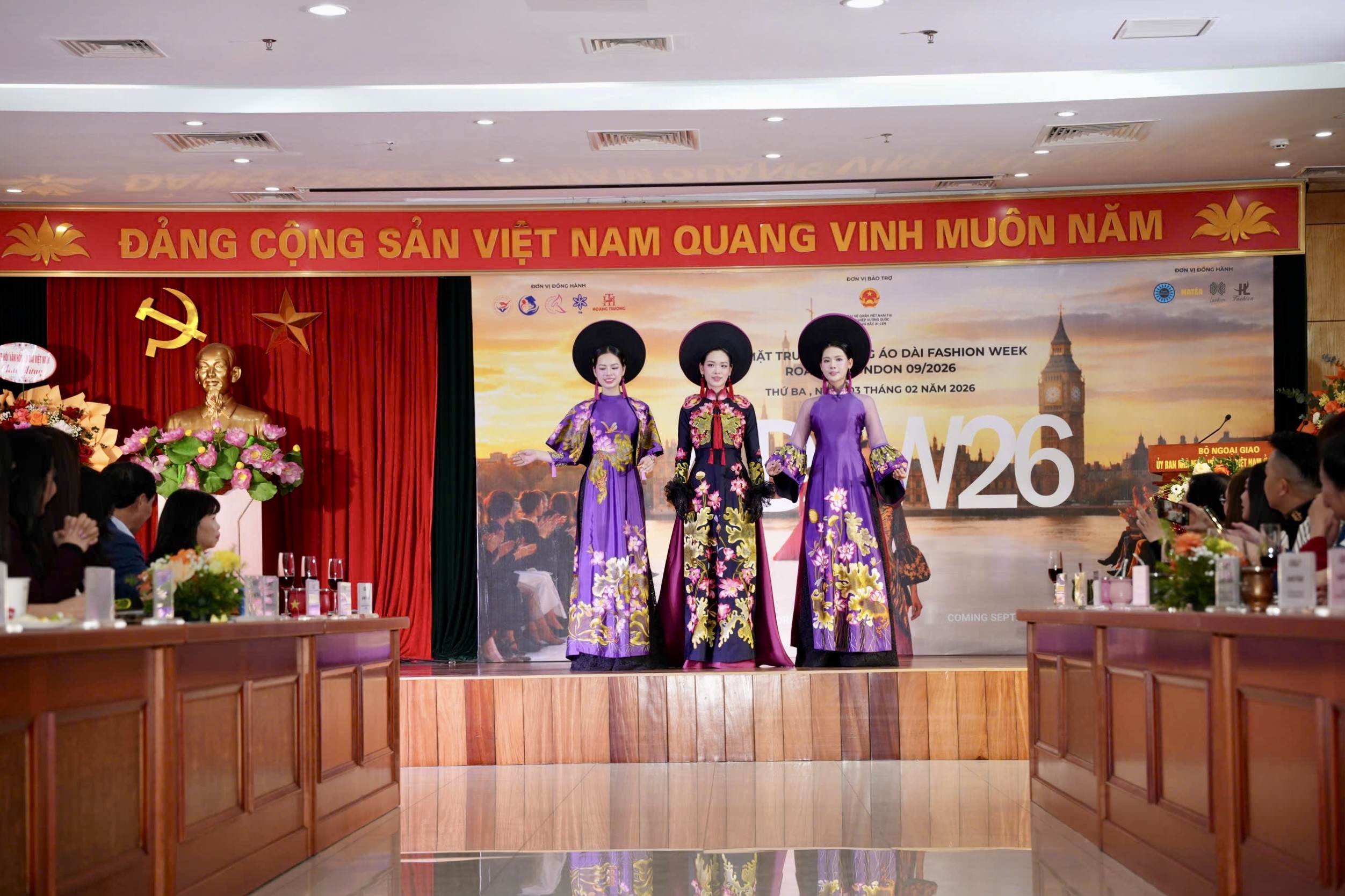Quảng bá áo dài Việt Nam tại Fashion Week London 2026