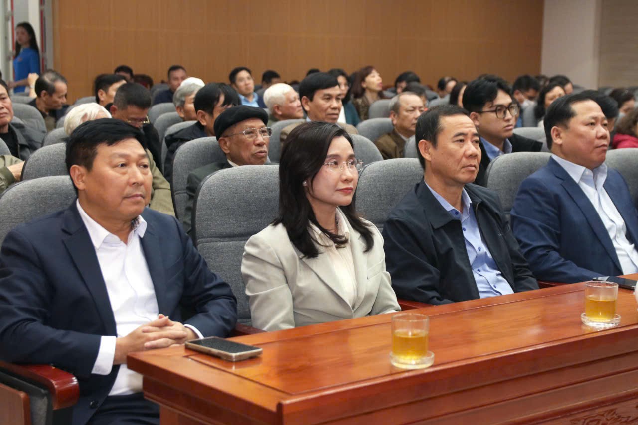 Chủ tịch Bùi Thị Minh Hoài dự Hội nghị lấy ý kiến cử tri nơi cư trú đối với người ứng cử đại biểu Quốc hội