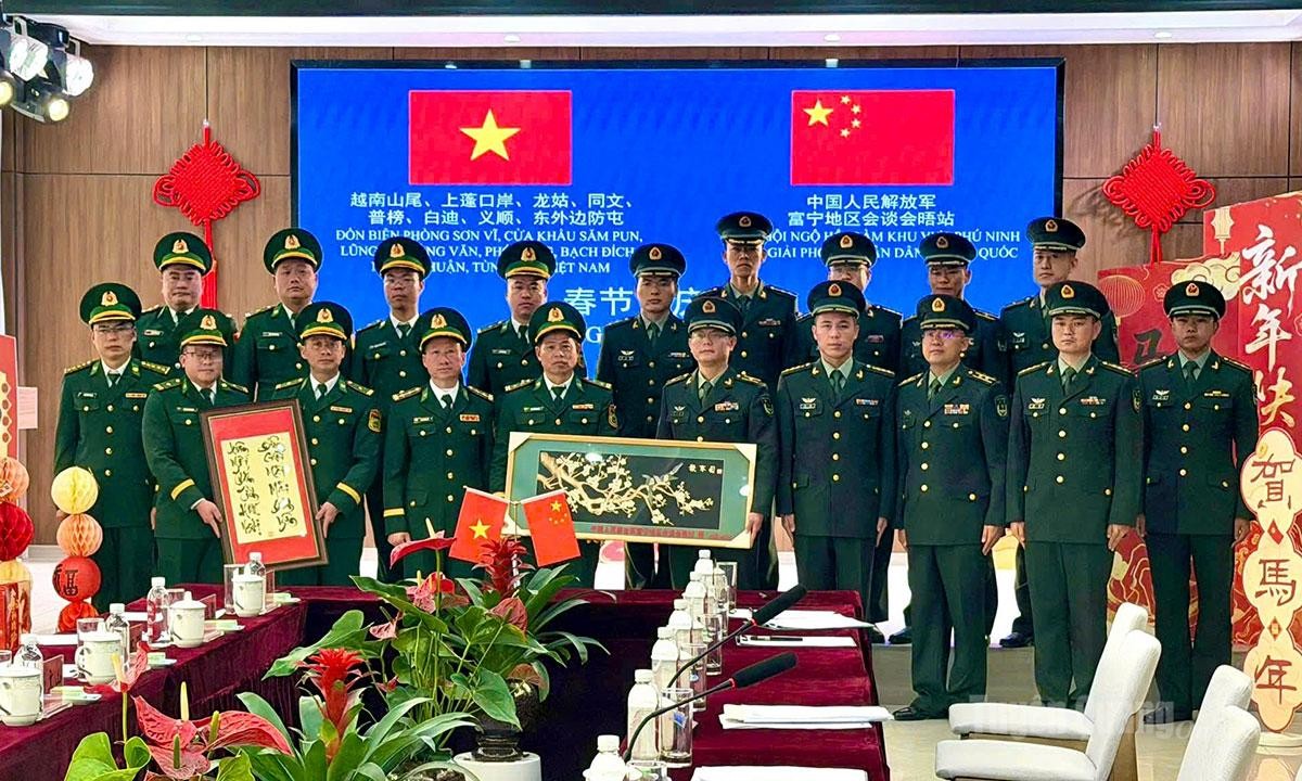 Nhiều hoạt động giao lưu hữu nghị trên tuyến biên giới Việt Nam – Trung Quốc Nhiều hoạt động giao lưu hữu nghị trên tuyến biên giới Việt Nam – Trung Quốc