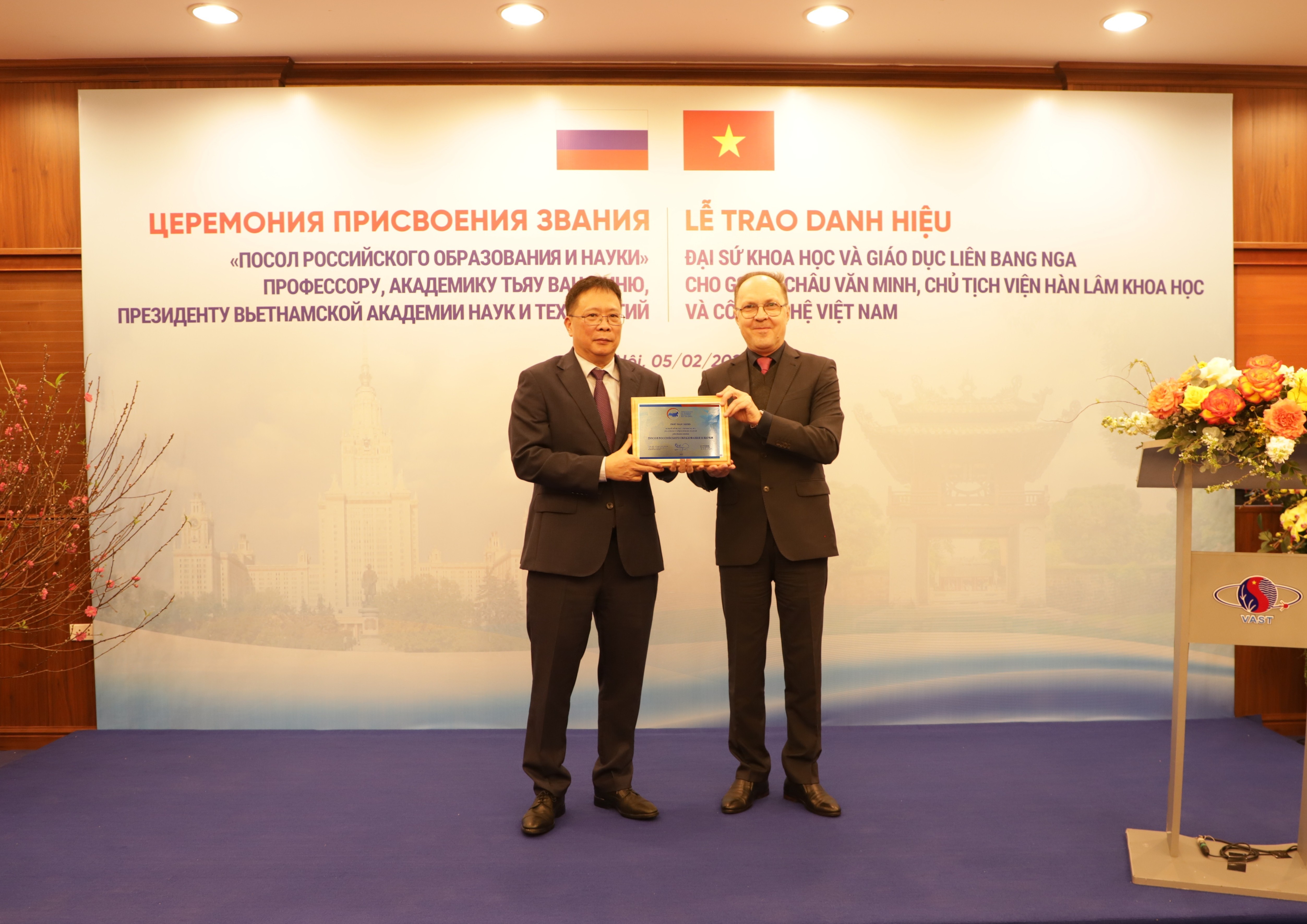 GS.VS.Châu Văn Minh nhận danh hiệu Đại sứ Khoa học và Giáo dục Liên bang Nga GS.VS.Châu Văn Minh nhận danh hiệu Đại sứ Khoa học và Giáo dục Liên bang Nga