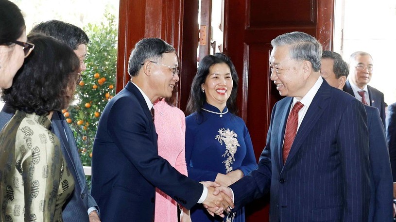 Tổng Bí thư Tô Lâm gặp gỡ cán bộ Đại sứ quán và cộng đồng người Việt Nam tại Lào