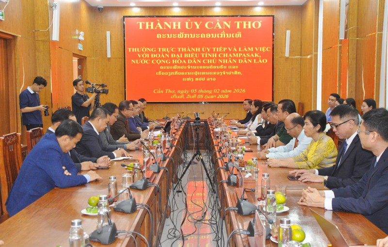 Đoàn đại biểu tỉnh Champasak (Lào) thăm, chúc Tết TP Cần Thơ