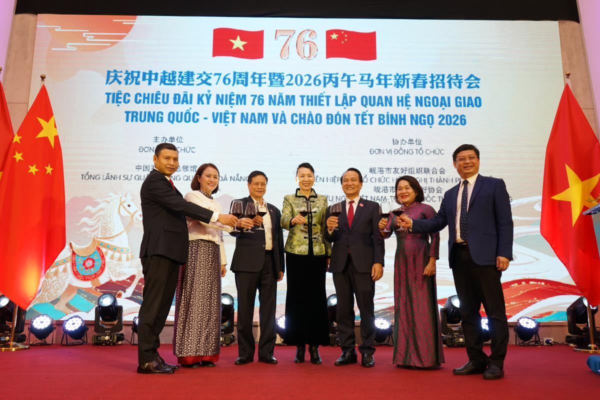 Đại biểu tham dự lễ kỷ niệm chúc mừng 76 năm Ngày thiết lập quan hệ ngoại giao Việt Nam - Trung Quốc Đại biểu tham dự lễ kỷ niệm chúc mừng 76 năm Ngày thiết lập quan hệ ngoại giao Việt Nam - Trung Quốc