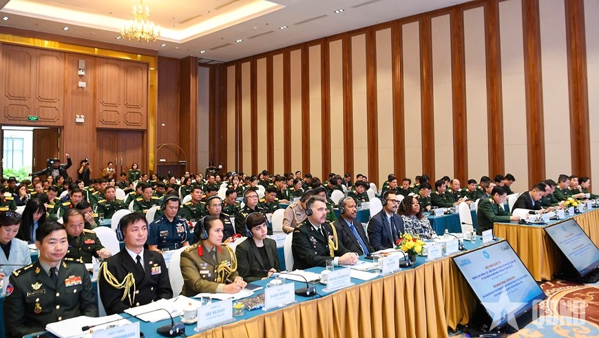 Nâng cao năng lực, bảo đảm an toàn cho phụ nữ Quân đội trong kỷ nguyên số Nâng cao năng lực, bảo đảm an toàn cho phụ nữ Quân đội trong kỷ nguyên số