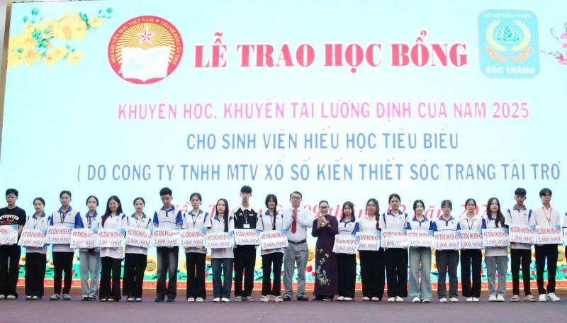 Cần Thơ: Trao học bổng khuyến học, khuyến tài “Lương Định Của” cho sinh viên hiếu học tiêu biểu Cần Thơ: Trao học bổng khuyến học, khuyến tài “Lương Định Của” cho sinh viên hiếu học tiêu biểu