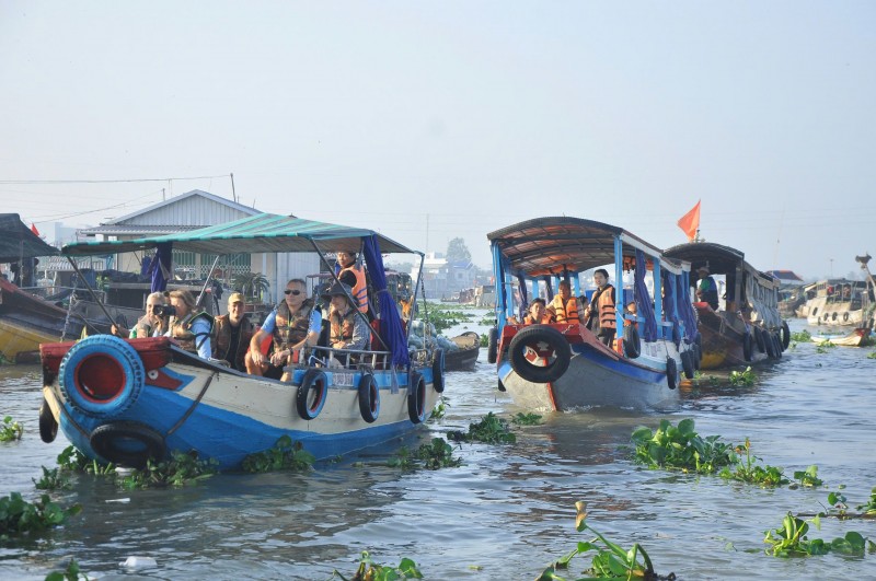 Cần Thơ tổ chức đoàn thăm, tặng quà tiểu thương Chợ nổi Cái Răng dịp Tết Bính Ngọ 2026