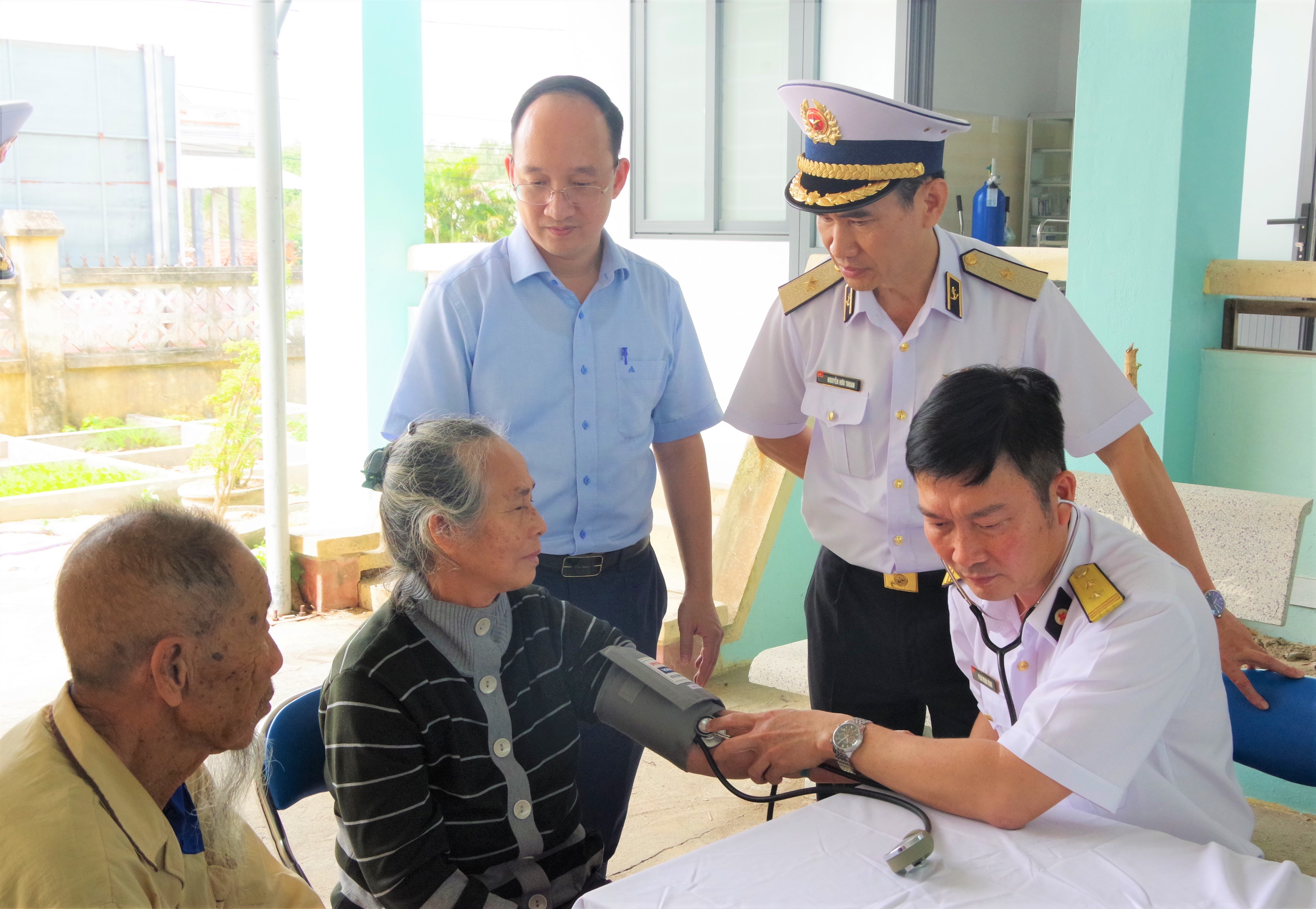 “Xuân chung tay giữ biển - Tết thắm tình quân dân” “Xuân chung tay giữ biển - Tết thắm tình quân dân”