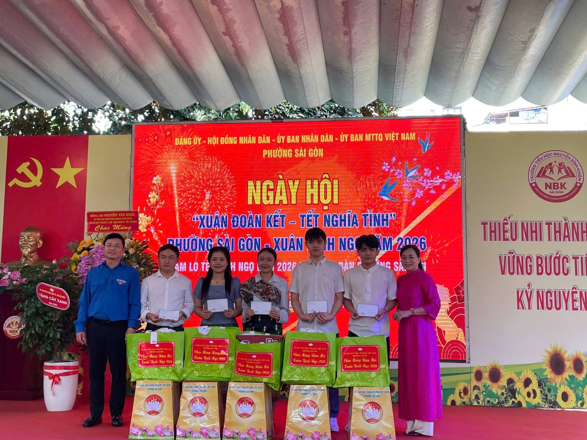 Lưu học sinh Lào, Campuchia tìm hiểu Tết cổ truyền Việt Nam Lưu học sinh Lào, Campuchia tìm hiểu Tết cổ truyền Việt Nam