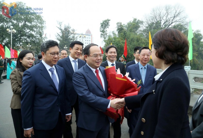 Đoàn đại biểu tỉnh Quảng Ninh bắt đầu chuyến thăm chính thức tại Quảng Tây, Trung Quốc Đoàn đại biểu tỉnh Quảng Ninh bắt đầu chuyến thăm chính thức tại Quảng Tây, Trung Quốc