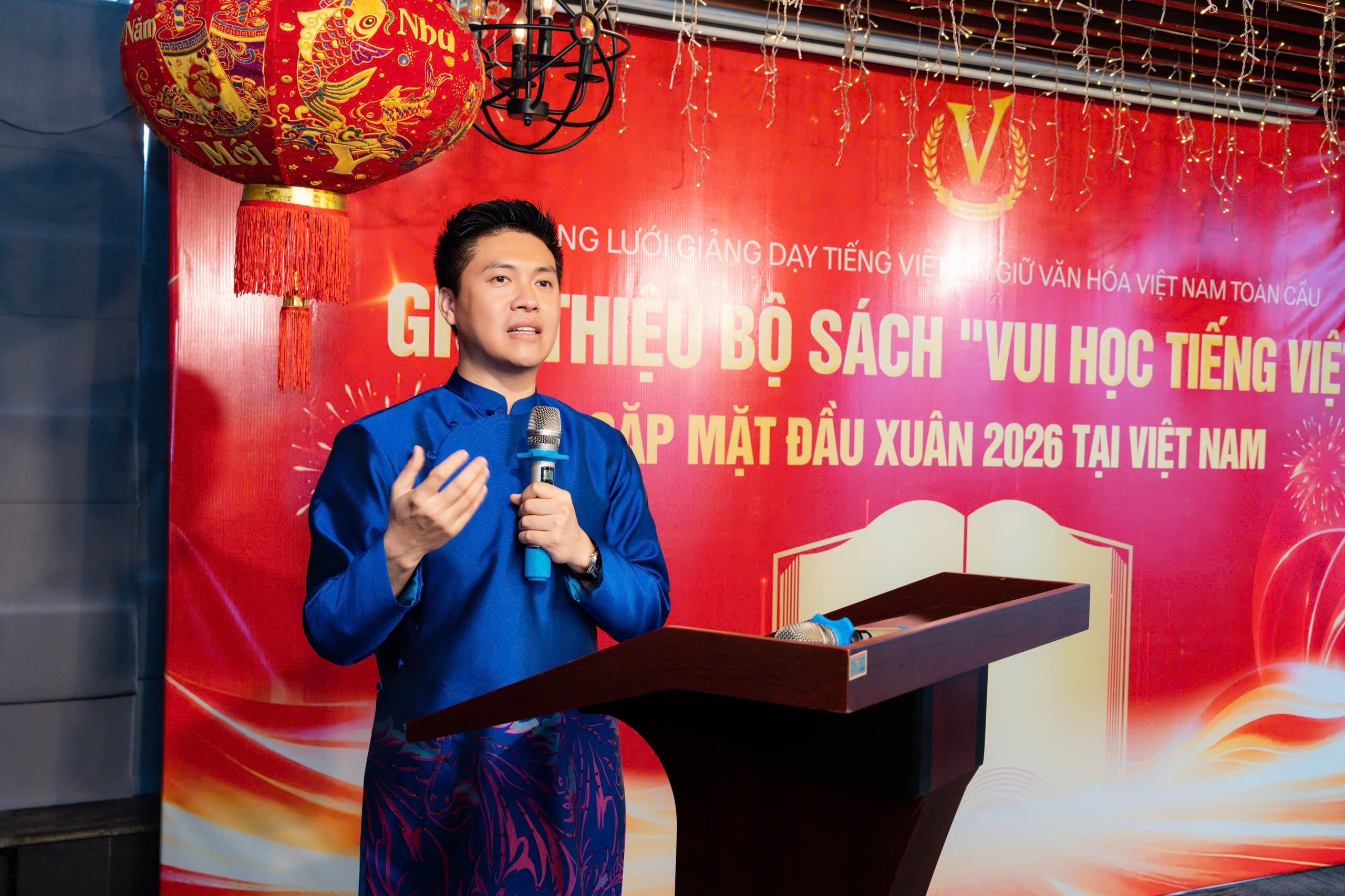 Giới thiệu bộ sách Vui học tiếng Việt cho kiều bào