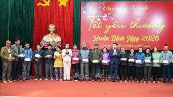 pho chu tich quoc hoi nguyen thi thanh tham tang qua tet tai ninh binh