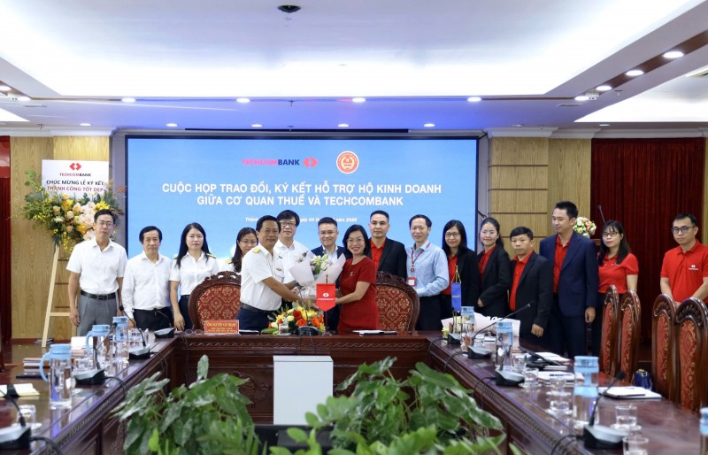 Thuế TP HCM và Techcombank ký thoả thuận hỗ trợ hộ kinh doanh thích ứng chính sách thuế mới 2026