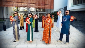 video vu dieu chuc xuan soi dong cua dai su ha lan tai viet nam