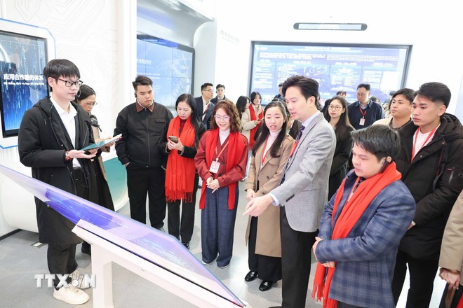 “Hành trình đỏ” kết nối tình hữu nghị thanh niên Việt Nam-Trung Quốc “Hành trình đỏ” kết nối tình hữu nghị thanh niên Việt Nam-Trung Quốc