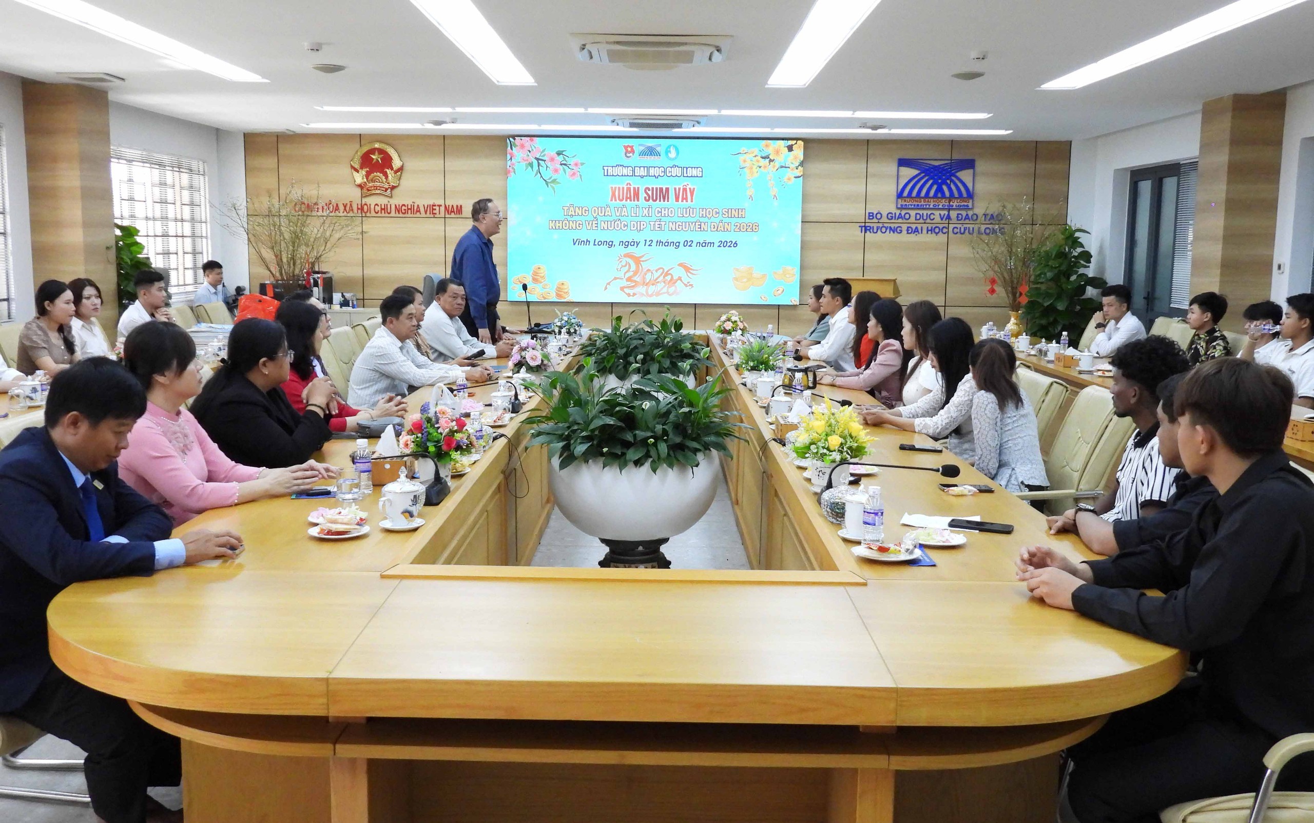 Trường Đại học Cửu Long tổ chức họp mặt Tết sum vầy và tặng quà cho lưu học sinh Trường Đại học Cửu Long tổ chức họp mặt Tết sum vầy và tặng quà cho lưu học sinh