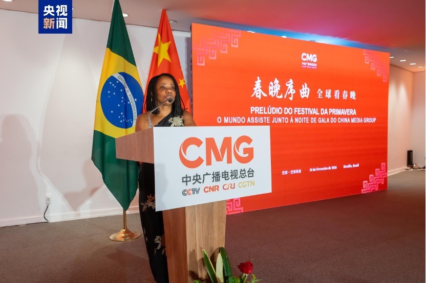 Robot Bumi xuất hiện tại hậu trường buổi tổng duyệt Gala Mừng Xuân của CMG