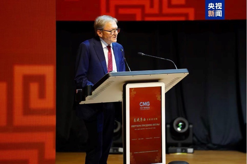 Robot Bumi xuất hiện tại hậu trường buổi tổng duyệt Gala Mừng Xuân của CMG