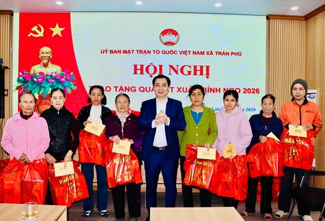 Hải Phòng: Tết sẻ chia đến với các gia đình khó khăn ở xã Trần Phú Hải Phòng: Tết sẻ chia đến với các gia đình khó khăn ở xã Trần Phú