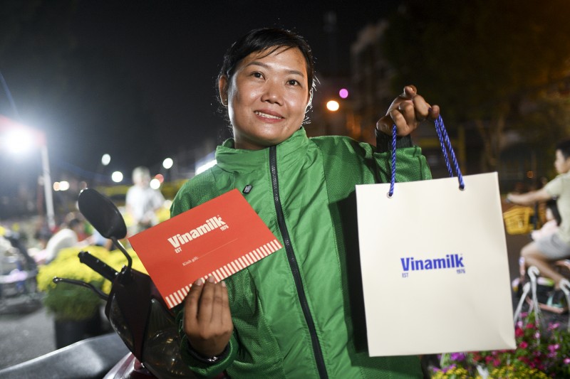 Ảnh 6A, 6B, 6C hoặc 6D: Hơn 61.000 sản phẩm dinh dưỡng đã được Vinamilk trao tặng trong các chương trình ý nghĩa dịp Tết Nguyên đán Bính Ngọ (Ảnh: Minh Anh). Ảnh 6A, 6B, 6C hoặc 6D: Hơn 61.000 sản phẩm dinh dưỡng đã được Vinamilk trao tặng trong các chương trình ý nghĩa dịp Tết Nguyên đán Bính Ngọ (Ảnh: Minh Anh).
