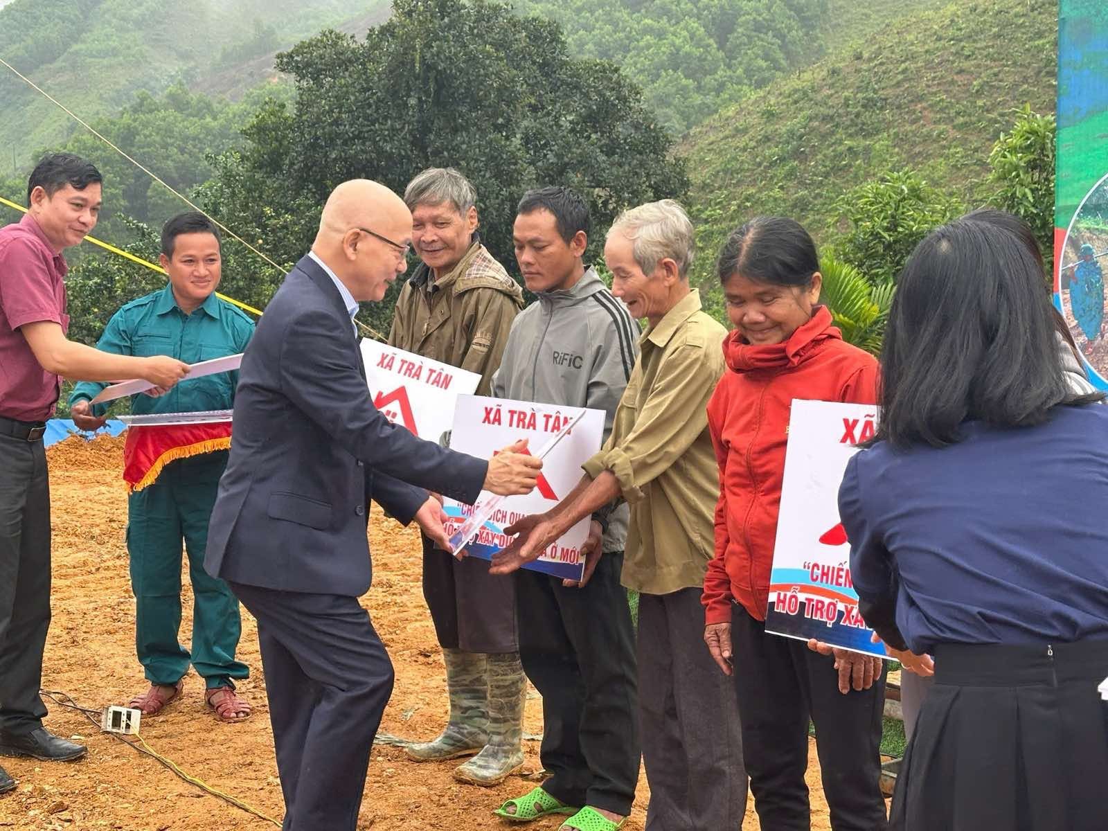 Kiều bào nối nhịp yêu thương, hàn gắn vết thương thiên tai