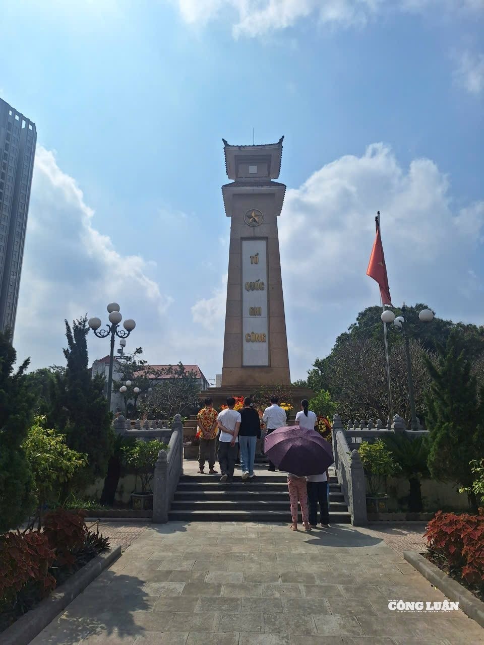 Mời ông bà về ăn Tết