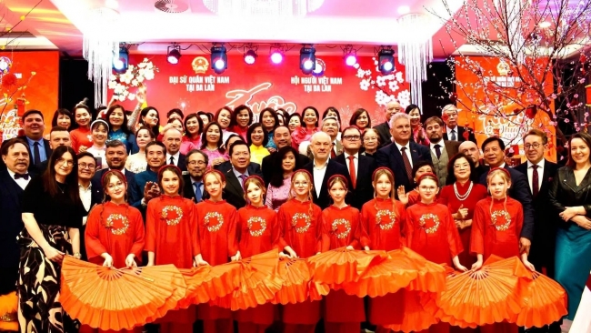 Kiều bào tại Nga, Mỹ, Canada, Ba Lan rộn ràng đón Xuân Bính Ngọ 2026