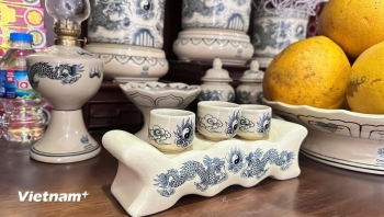 Vì sao chén nước dâng cúng luôn hiện diện trên bàn thờ gia tiên?