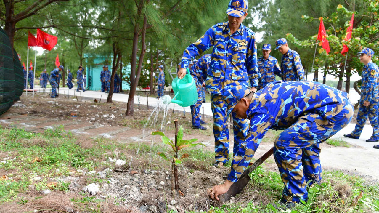 Tết Bính Ngọ 2026: Hơn 9.000 cây xanh được trồng mới tại Trường Sa