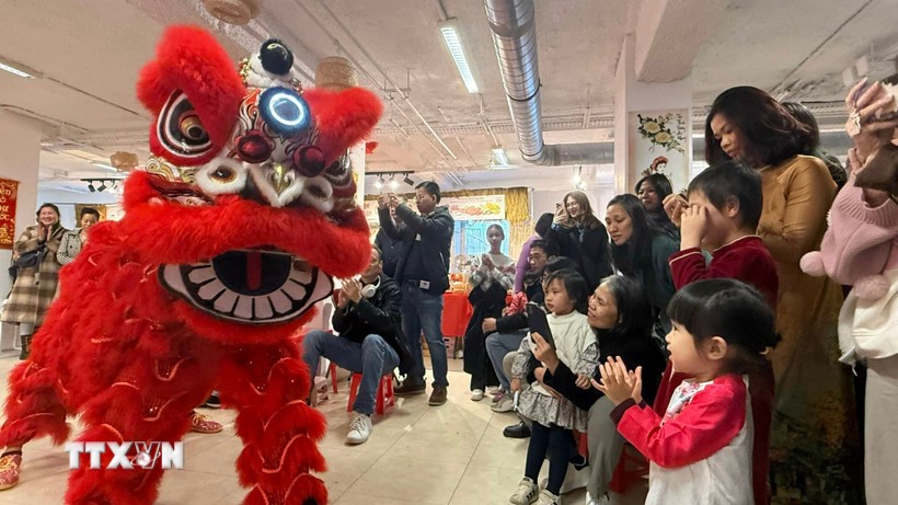 Người Việt tại Pháp rộn ràng với Chợ Xuân Bính Ngọ 2026 Người Việt tại Pháp rộn ràng với Chợ Xuân Bính Ngọ 2026